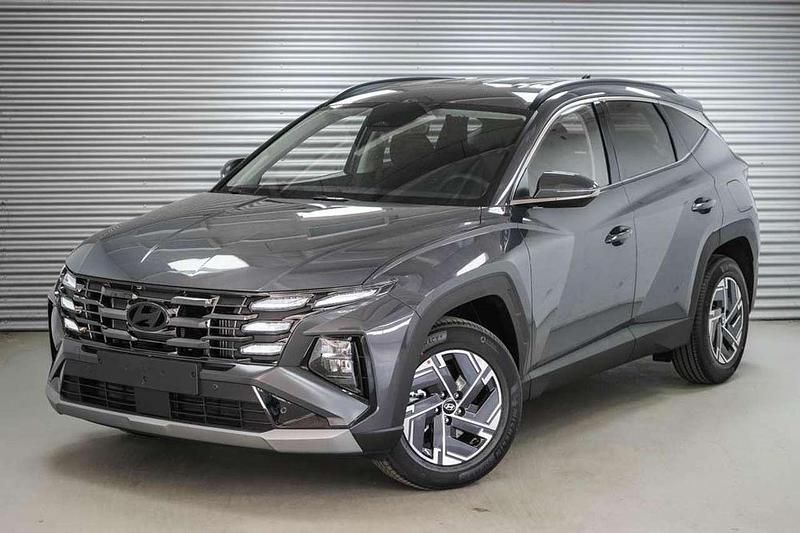 Ecotronic grey metallic ... Neu 2025 Hyundai Tucson Essential SUV | 30.190 € (Superpreis) - Bild 1/4