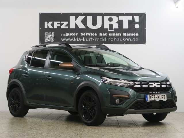 Zedergrün (metallic) Gebraucht 2023 Dacia Sandero Extreme Kleinwagen | 15.950 € (Guter Preis) - Bild 1/4