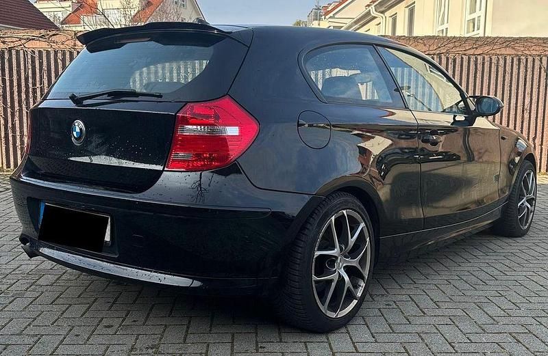 Gebraucht BMW 118 143 PS (105 kW) 2007 Schwarz Kleinwagen