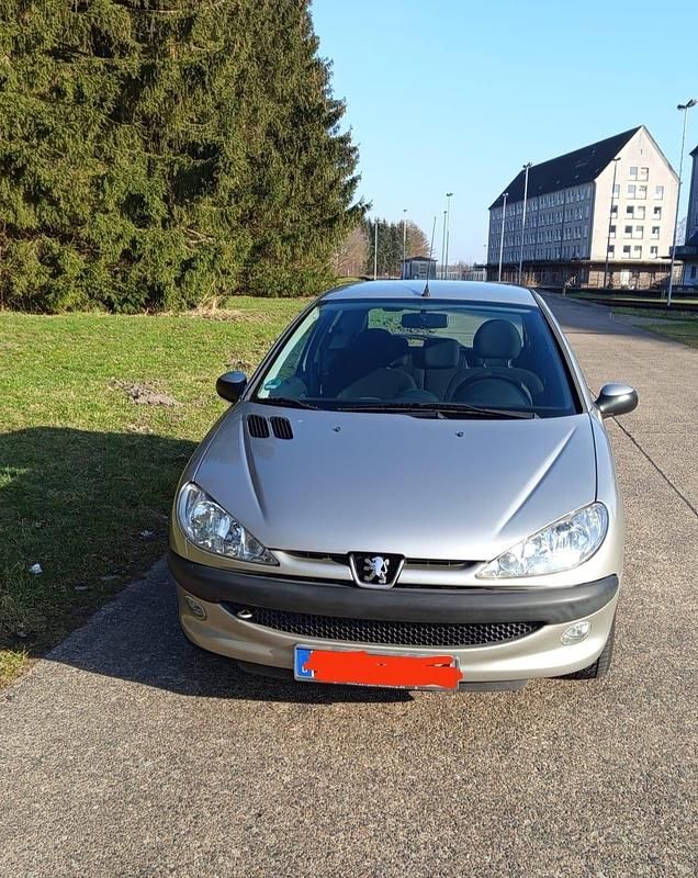 Silber Gebraucht 2005 Peugeot 206 Kleinwagen | 750 € - Bild 1/4