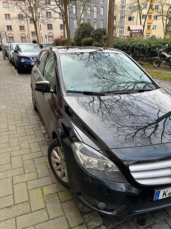 Gebraucht Mercedes B180 109 PS (80 kW) 2013 Schwarz Van / Kleinbus