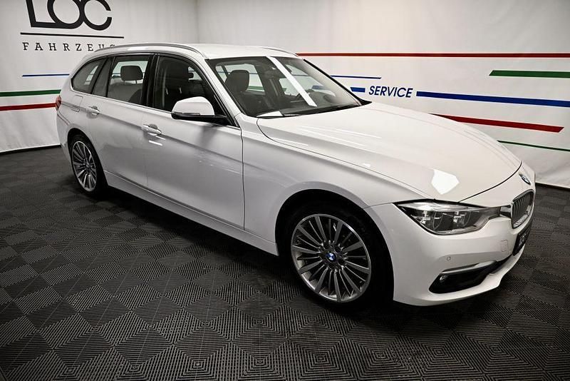 Alpinweiß Gebraucht 2018 BMW 330 Luxury Line Kombi | 22.990 € (Fairer Preis) - Bild 1/4