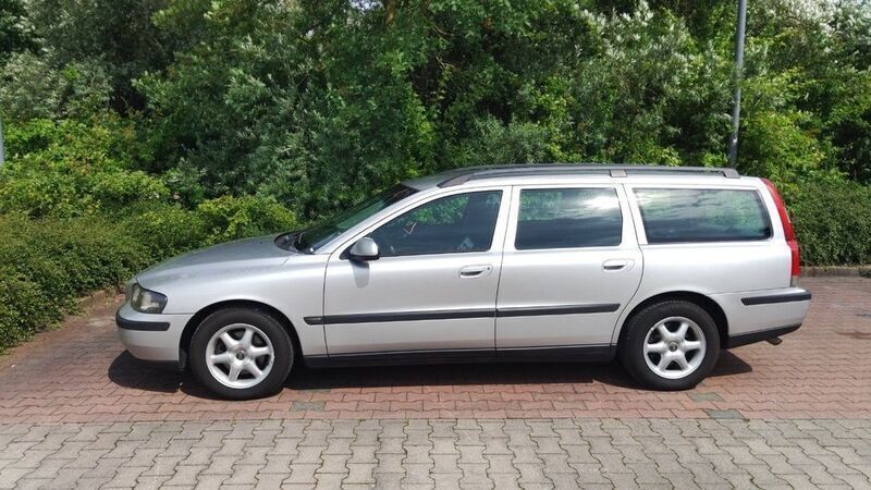 Silber Gebraucht 2002 Volvo V70 Kombi | 2.500 € (Fairer Preis) - Bild 1/4