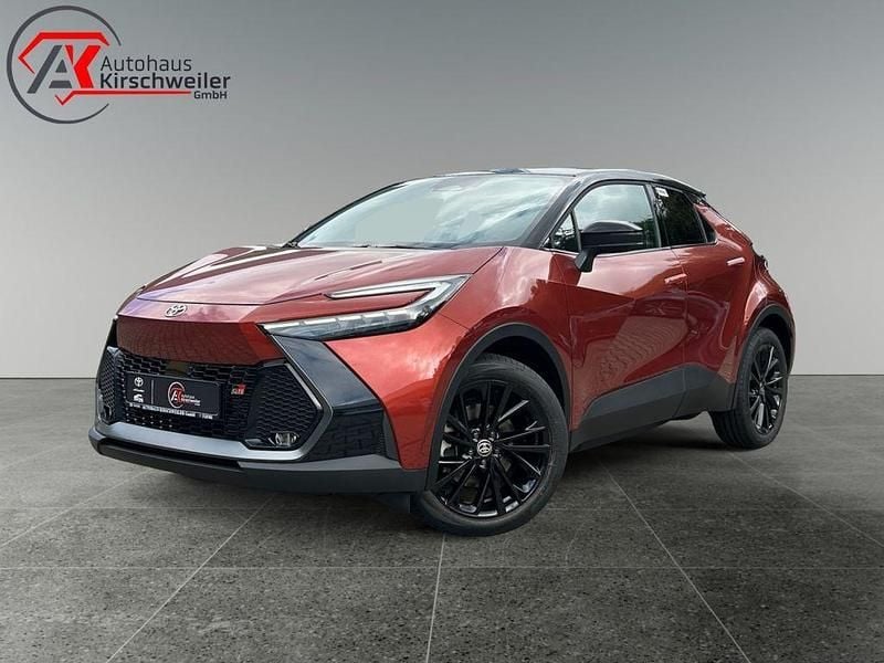 Oxide bronze/ dach schwaz Neu 2025 Toyota C-HR Sport SUV | 46.990 € - Bild 1/4