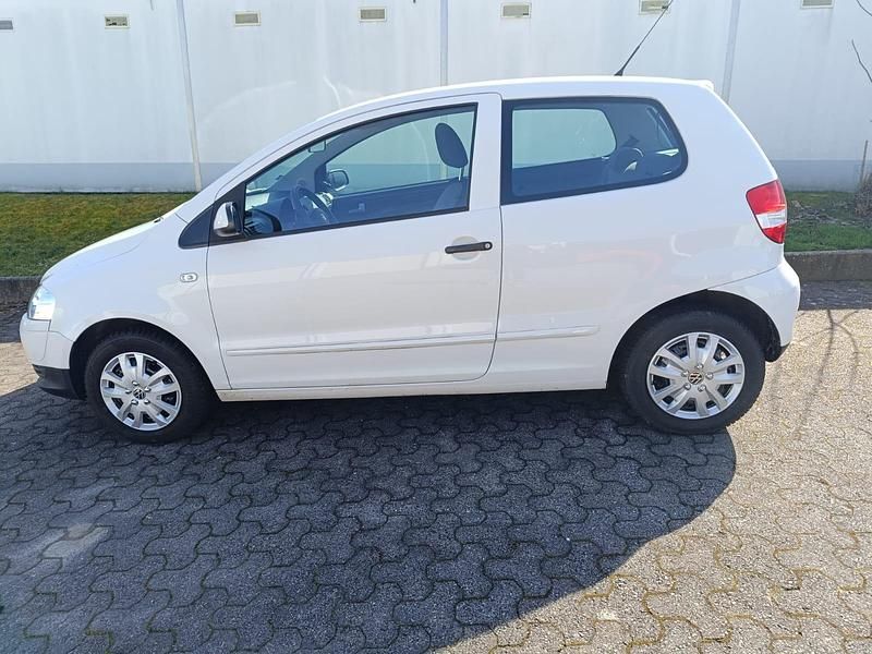 Gebraucht VW Fox 65 PS (47 kW) 2011 Weiß Kleinwagen