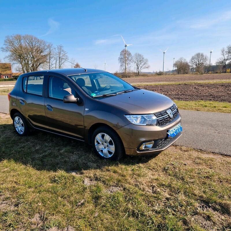 Braun Gebraucht 2017 Dacia Sandero Kleinwagen | 10.000 € (Etwas zu teuer) - Bild 1/4