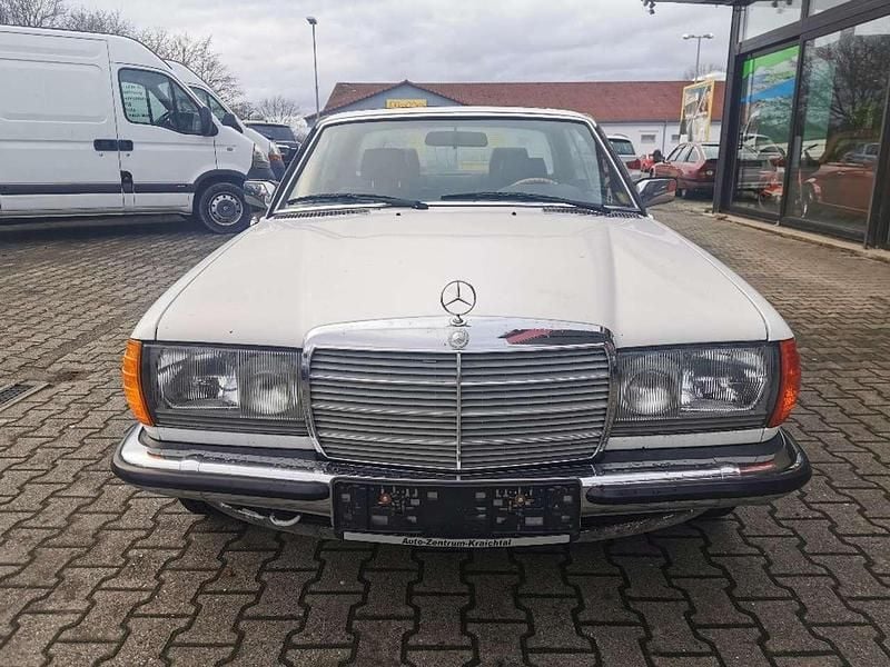 Gebraucht Mercedes 230 136 PS (100 kW) 1981 Weiß Coupé
