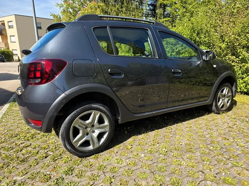 Gebraucht Dacia Sandero Essentiel 73 PS (53 kW) 2020 Grau Limousine