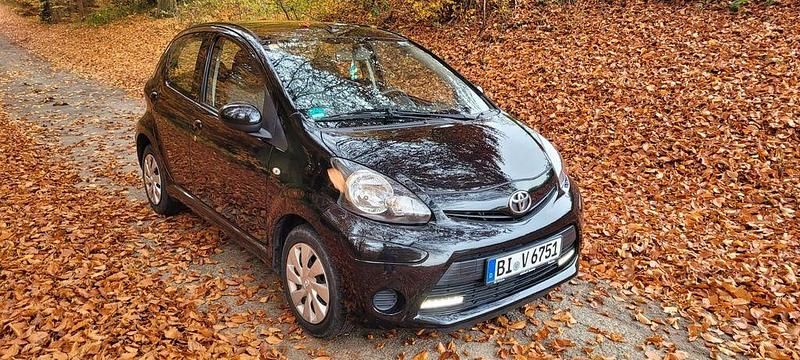 Schwarz Gebraucht 2012 Toyota Aygo Cool Kleinwagen | 4.500 € (Fairer Preis) - Bild 1/4