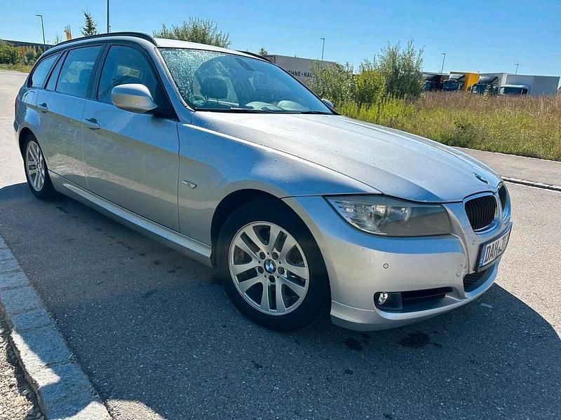 Silber Gebraucht 2011 BMW 318 Kombi | 4.800 € (Guter Preis) - Bild 1/4