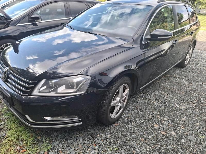 Schwarz Gebraucht 2013 VW Passat Kombi | 4.300 € (Superpreis) - Bild 1/4