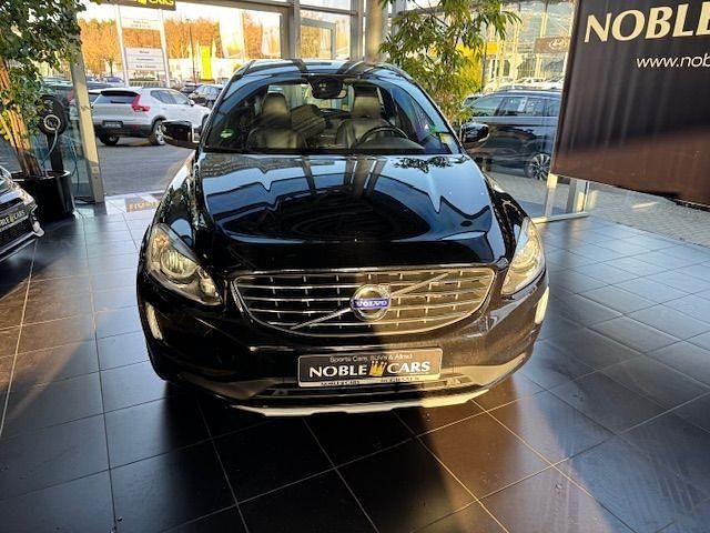 Gebraucht Volvo XC60 Summum 190 PS (139 kW) 2016 Onyx black (metallic) SUV