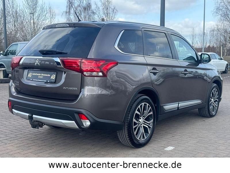 Gebraucht Mitsubishi Outlander Plus 150 PS (110 kW) 2016 Braun SUV