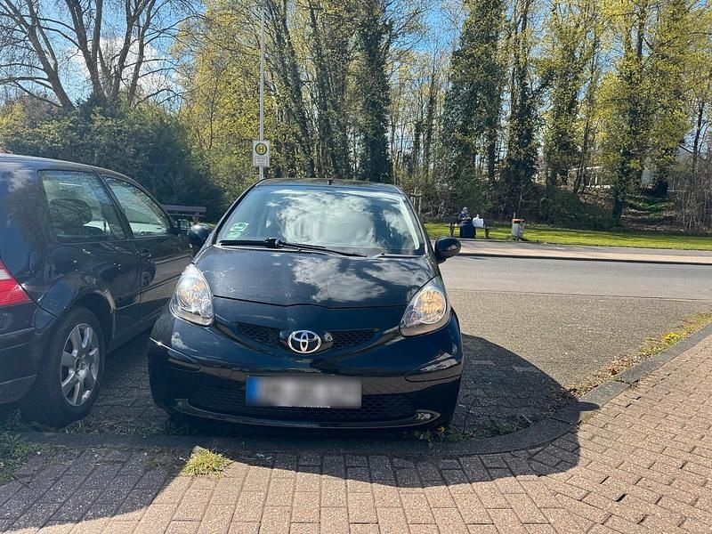 Gebraucht Toyota Aygo 65 PS (47 kW) 2008 Schwarz Kleinwagen