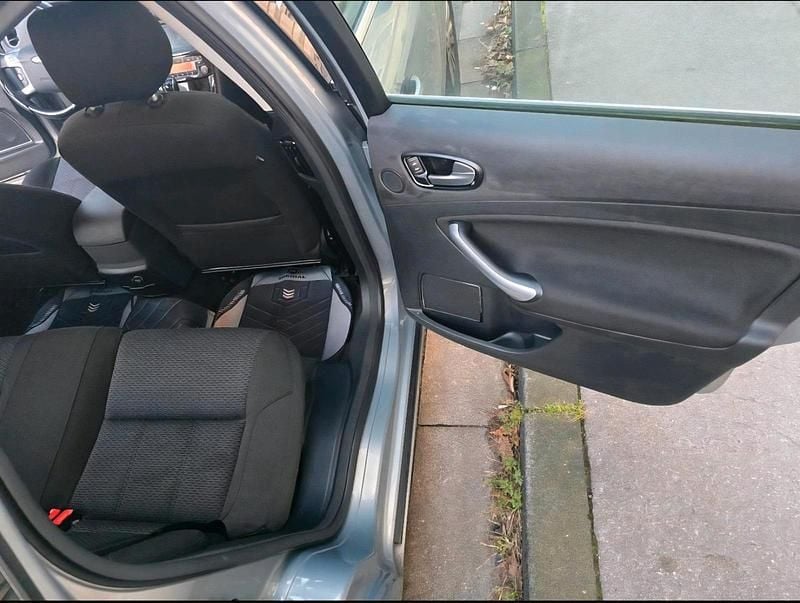 Gebraucht Ford Mondeo 140 PS (102 kW) 2007 Grau Limousine