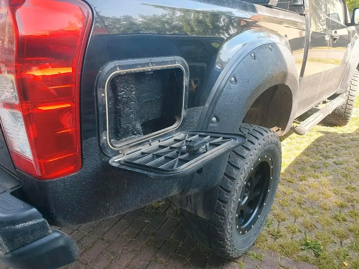 Gebraucht Isuzu Pick up 163 PS (119 kW) 2015 Schwarz Pickup