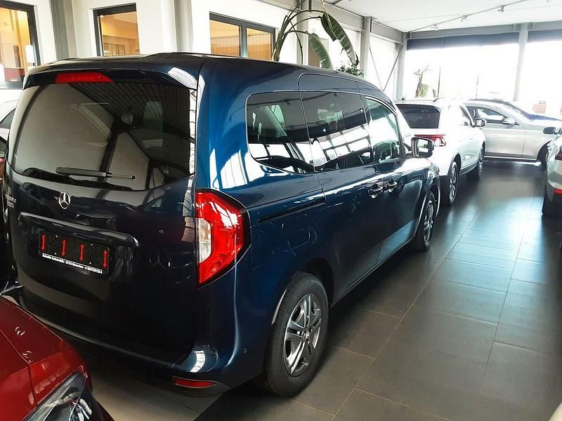 Gebraucht Mercedes 180 116 PS (85 kW) 2023 Blau Limousine