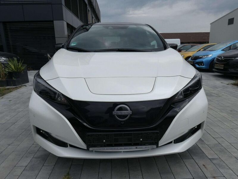 Gebraucht Nissan Leaf N-Connecta 160 kW (218 PS) 2023 Pearl white/black m Kleinwagen