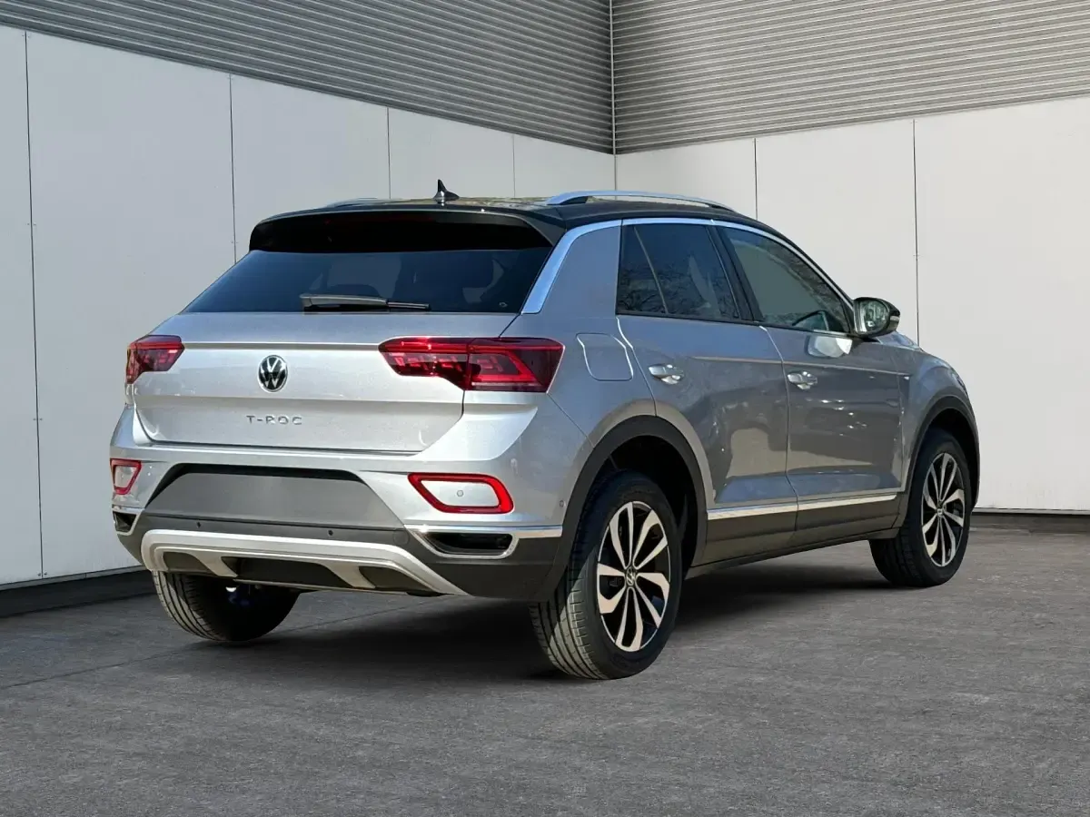 Neu VW T-Roc 150 PS (110 kW) 2026 Purewhite mit dachfarb... SUV