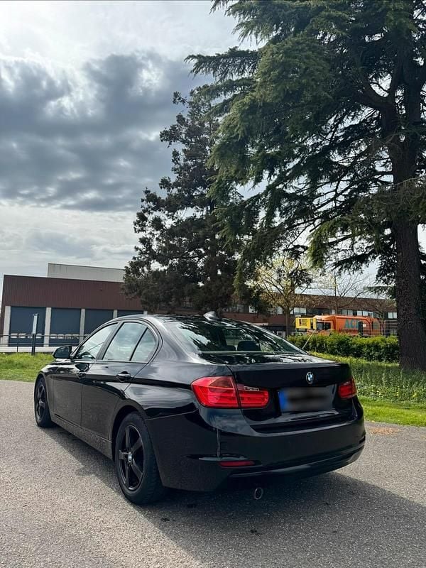 Second-hand BMW 320 2012 Negru Berlinǎ