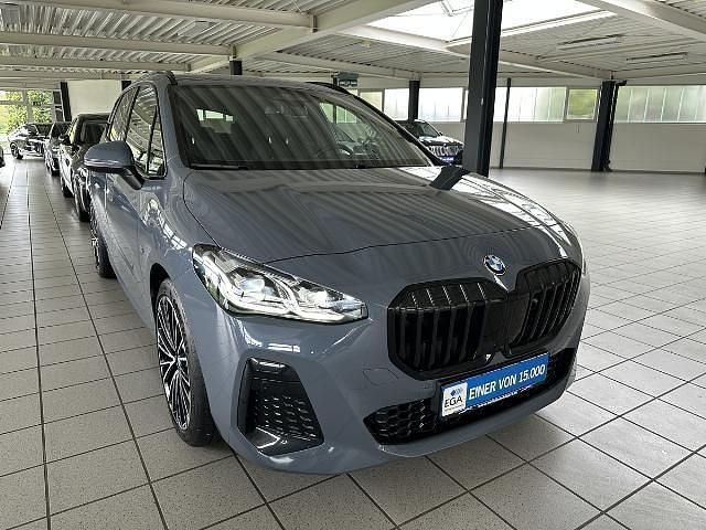 Grau Gebraucht 2023 BMW 218 Active Tourer M Sport Van / Kleinbus | 27.400 € (Guter Preis) - Bild 1/4