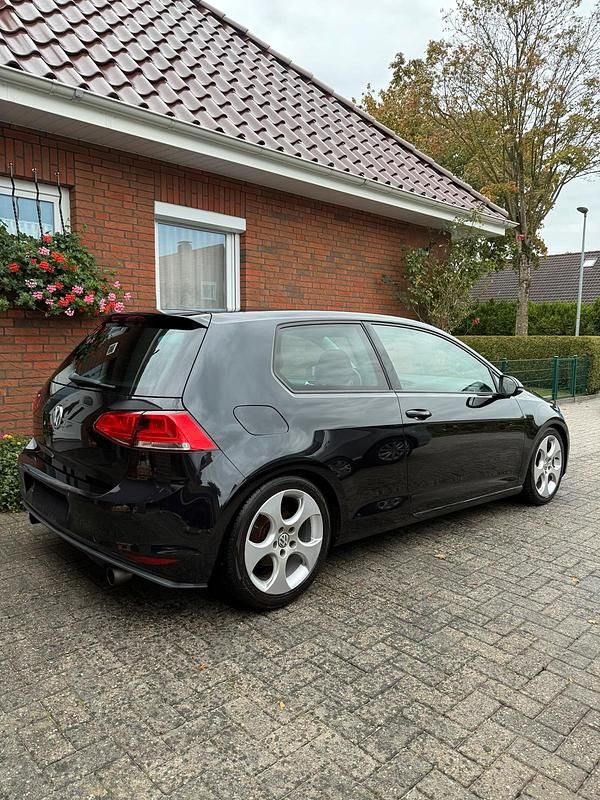 Schwarz Gebraucht 2013 VW Golf VII Kleinwagen | 6.000 € (Guter Preis) - Bild 1/4
