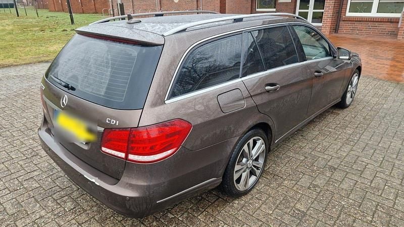 Gebraucht Mercedes E220 Elegance 170 PS (125 kW) 2013 Braun Kombi