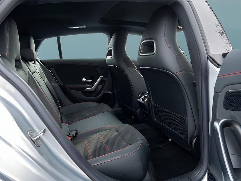 Gebraucht Mercedes CLA250e 218 PS (160 kW) 2025 Silber Limousine