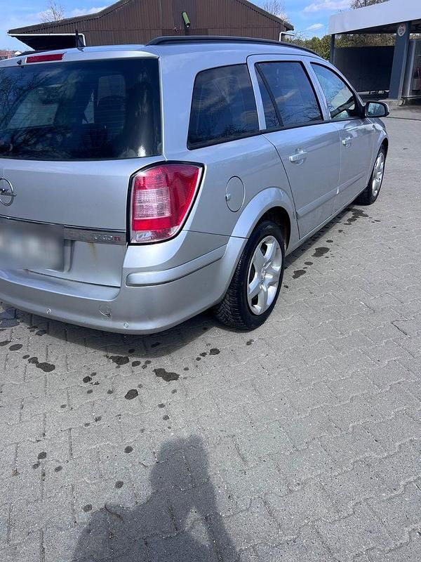 Gebraucht Opel Astra Edition 129 PS (94 kW) 2008 Kombi