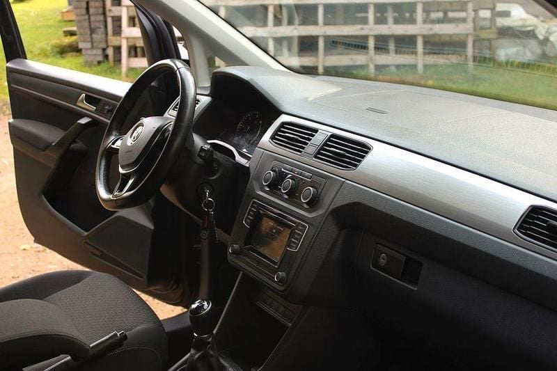 Gebraucht VW Caddy Trendline 102 PS (75 kW) 2020 Schwarz Van / Kleinbus