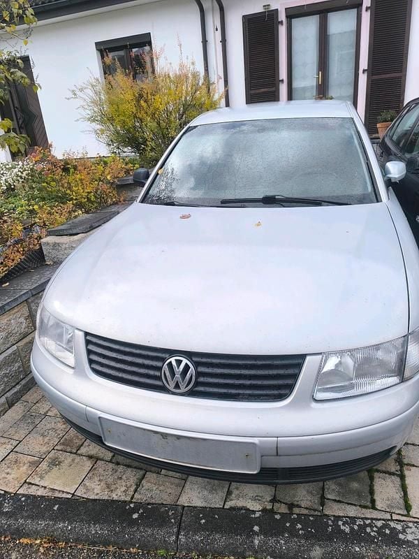 Silber Gebraucht 1999 VW Passat Limousine | 475 € - Bild 1/4