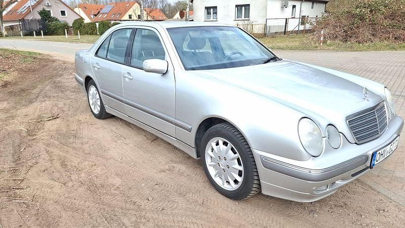 Gebraucht Mercedes E240 Elegance 170 PS (125 kW) 2000 Silber Limousine