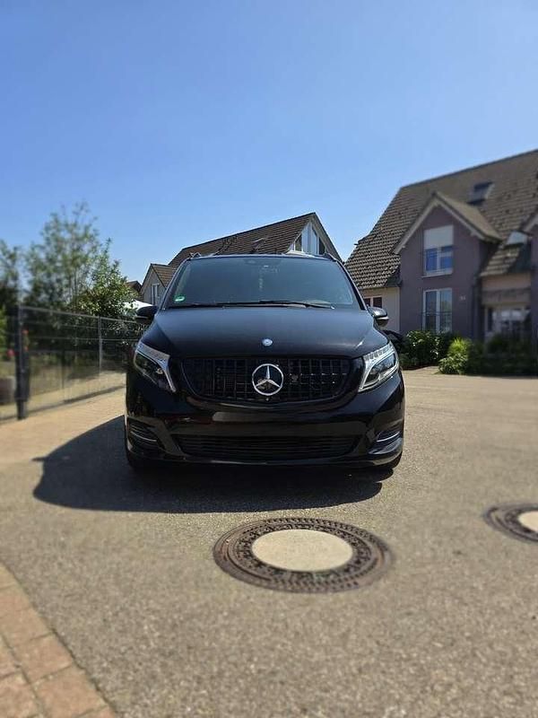 Schwarz Gebraucht 2015 Mercedes V250 Avantgarde Edition Van / Kleinbus | 32.000 € (Fairer Preis) - Bild 1/4