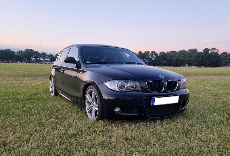 Schwarz Gebraucht 2008 BMW 130 M Sport Kleinwagen | 13.999 € (Superpreis) - Bild 1/4