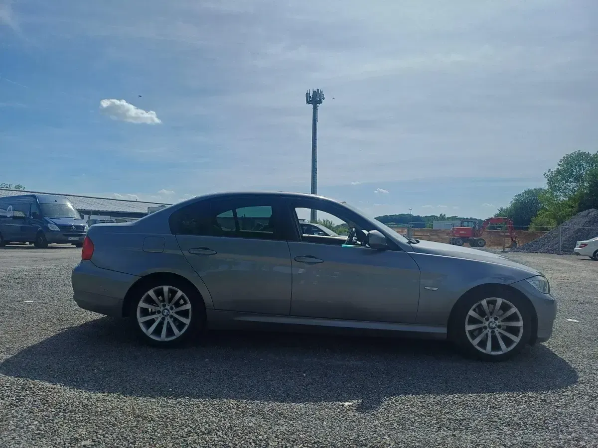 Gebraucht BMW 320 177 PS (130 kW) 2009 Limousine