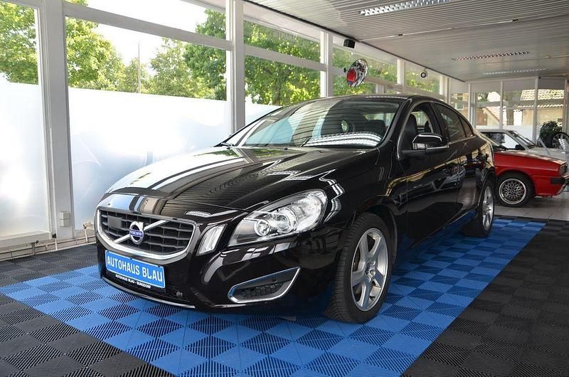 Schwarz Gebraucht 2011 Volvo S60 Summum Limousine | 10.990 € (Teuer) - Bild 1/4