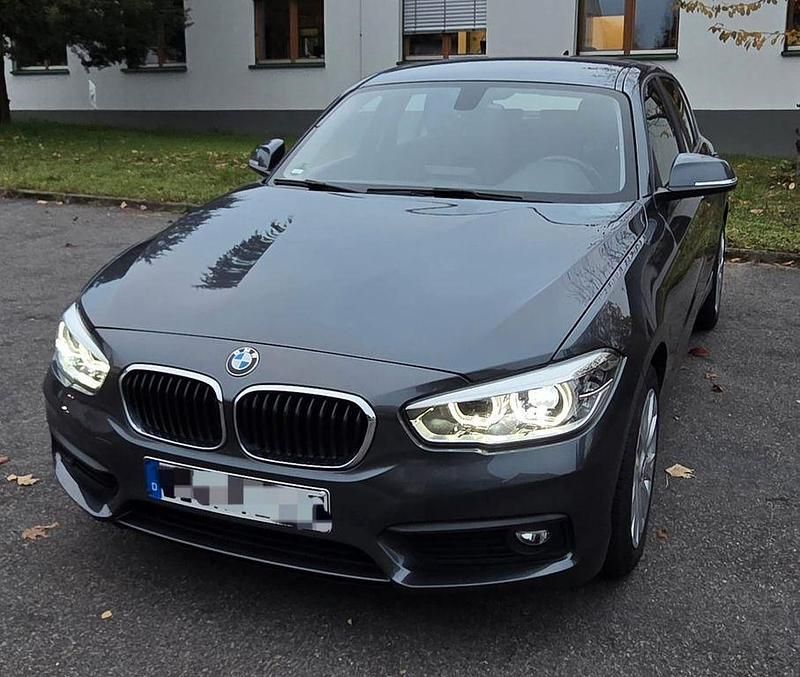 Grau Gebraucht 2018 BMW 118 Kleinwagen | 10.900 € (Superpreis) - Bild 1/4