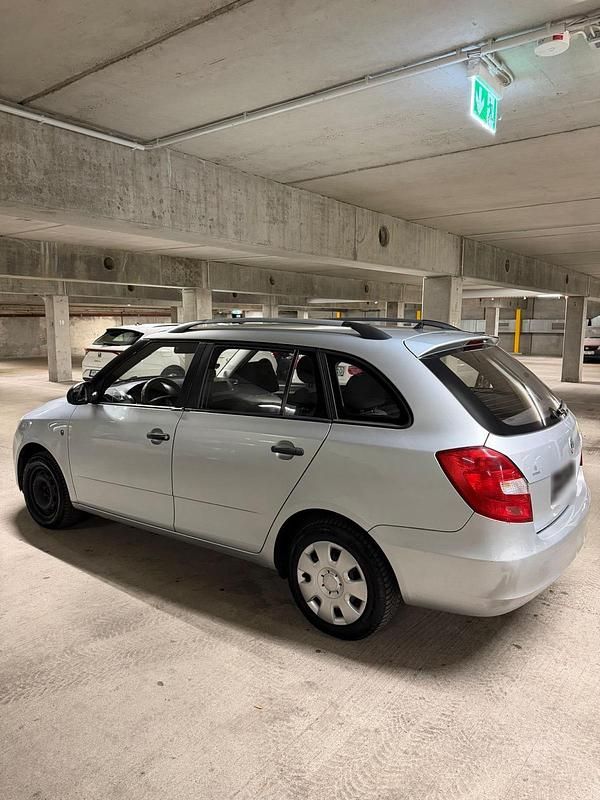 Second-hand Skoda Fabia 60 CP (44 kW) 2009 Argintiu Break