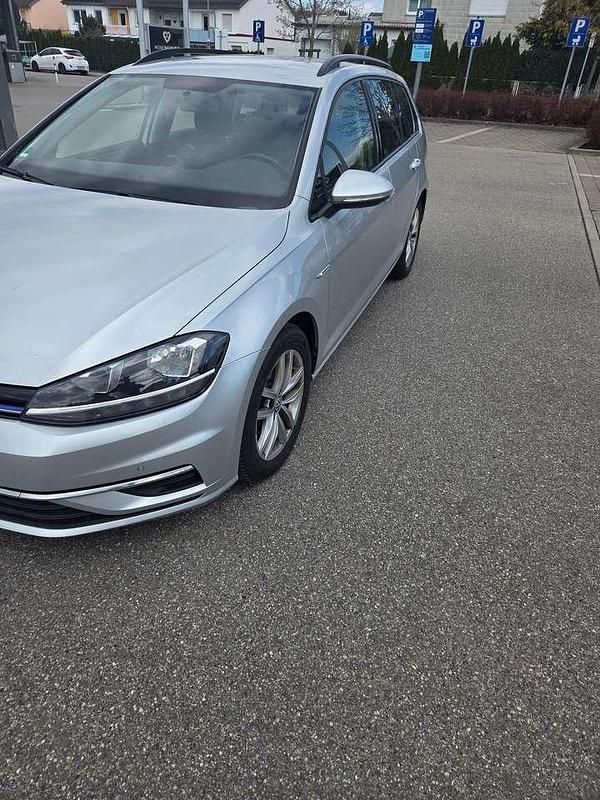 Gebraucht VW Golf VII Comfortline 131 PS (96 kW) 2019 Silber Kombi
