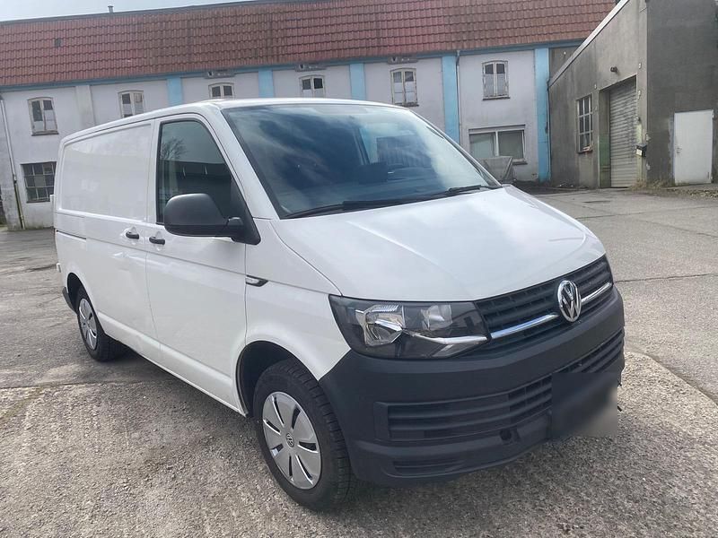 Gebraucht VW Transporter 102 PS (75 kW) 2018 Weiß Van