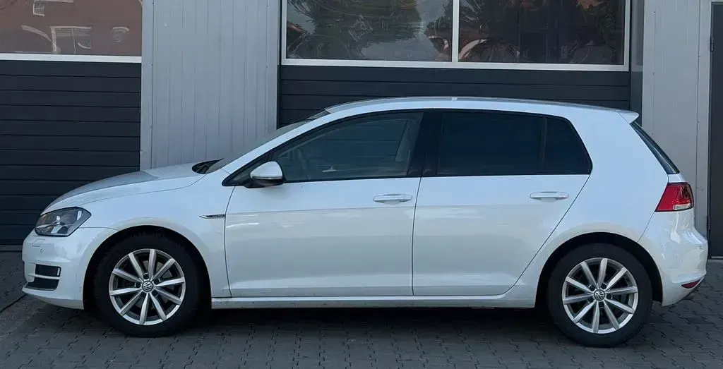 Gebraucht VW Golf VII LOUNGE 110 PS (80 kW) 2016 Weiß Limousine