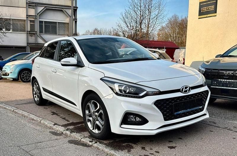 Gebraucht Hyundai i20 101 PS (74 kW) 2019 Weiß Kleinwagen
