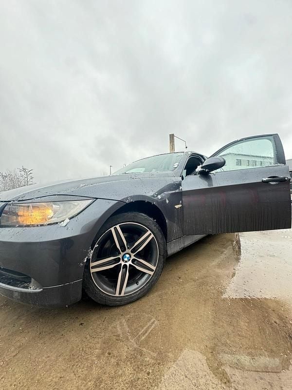 Gebraucht BMW 320 150 PS (110 kW) 2005 Grau Limousine