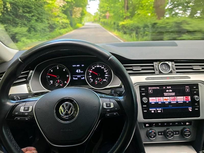 Weiß Gebraucht 2019 VW Passat Kombi | 17.800 € (Fairer Preis) - Bild 1/4