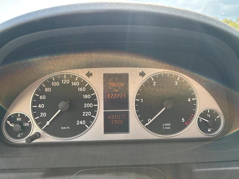 Silber Gebraucht 2007 Mercedes B180 Van / Kleinbus | 3.999 € (Guter Preis) - Bild 1/4