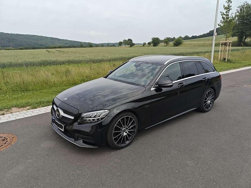 Schwarz Gebraucht 2020 Mercedes C300e AMG line Kombi | 24.990 € (Fairer Preis) - Bild 1/4