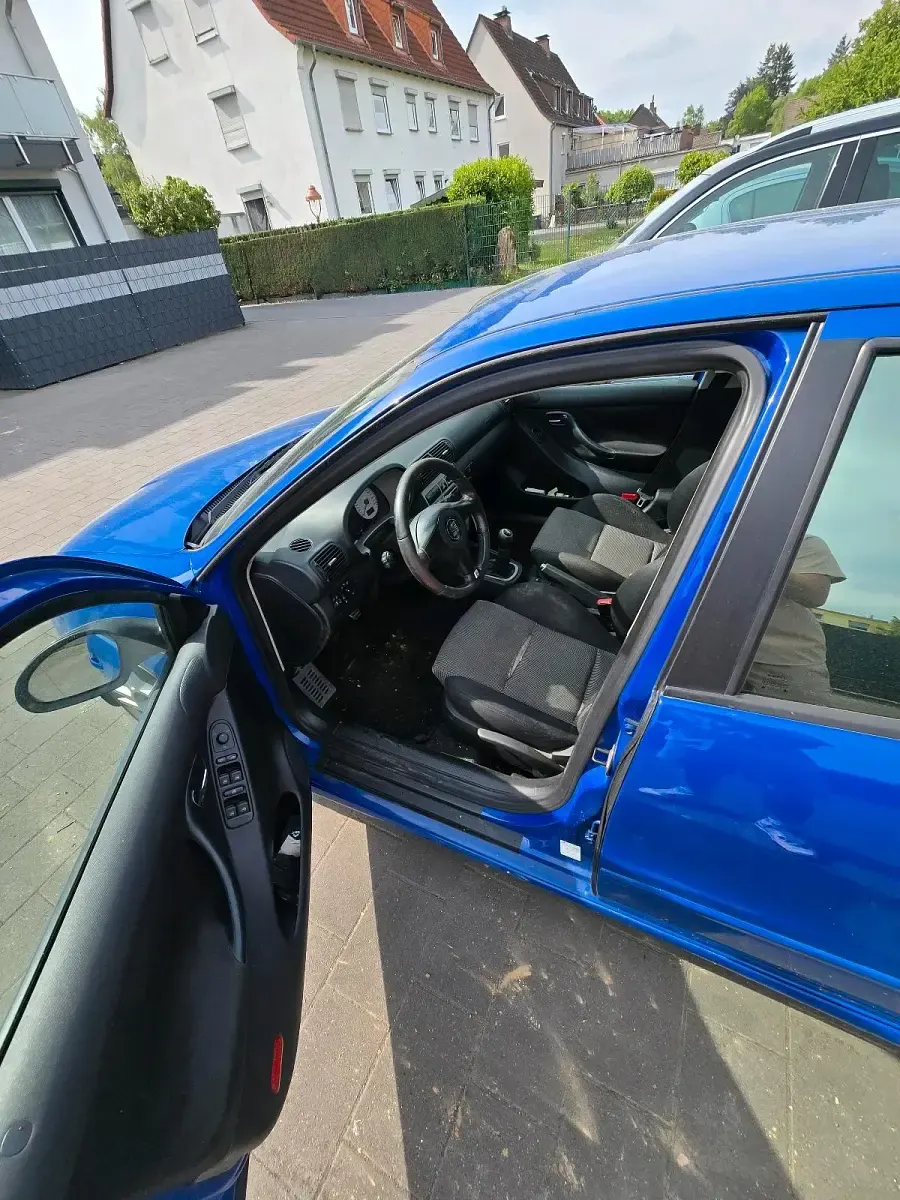 Używany Seat Leon 180 KM (132 kW) 2005 Niebieski Hatchback