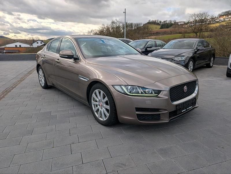 Gebraucht Jaguar XE 179 PS (131 kW) 2015 Gold Limousine