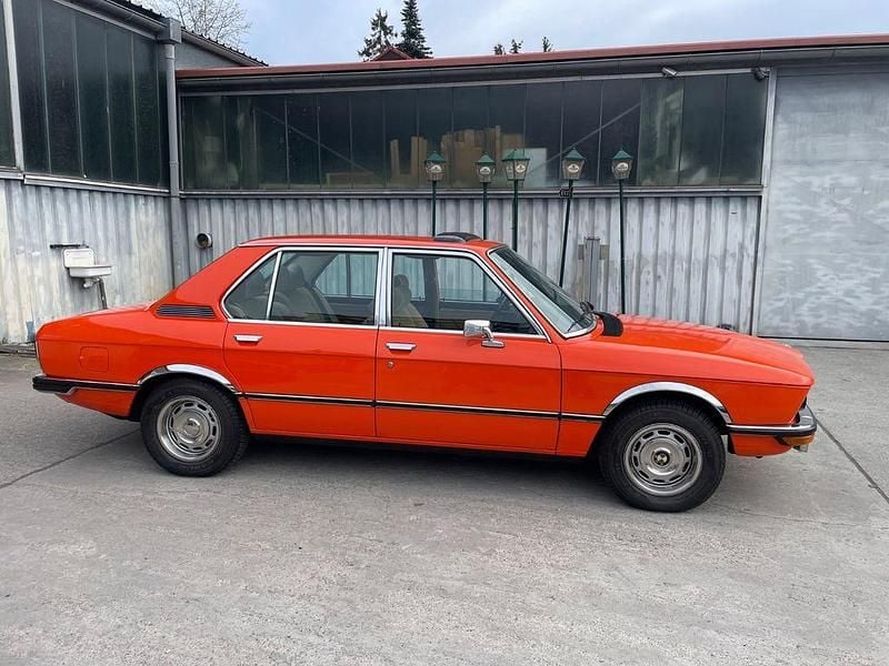 Second-hand BMW 525 150 CP (110 kW) 1977 Portocaliu Berlinǎ