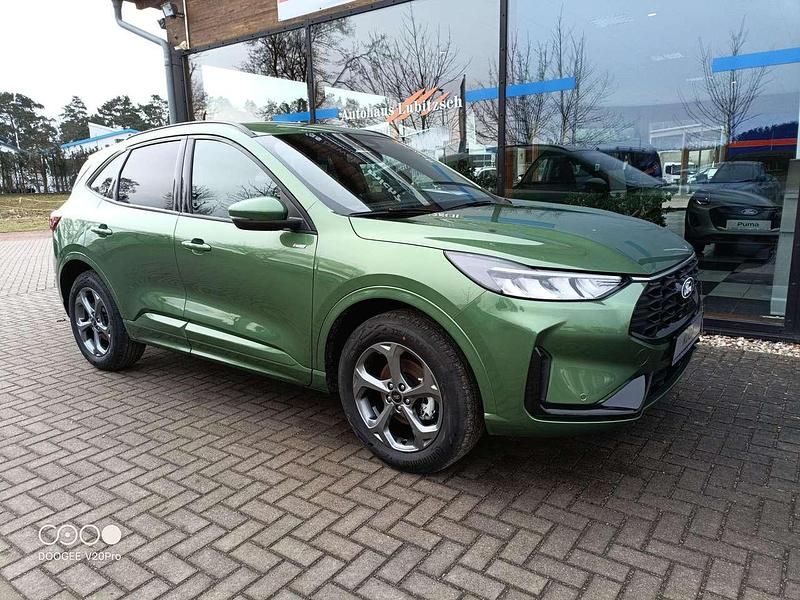 Neu Ford Kuga ST-Line 152 PS (111 kW) 2025 Bursting green metallic SUV
